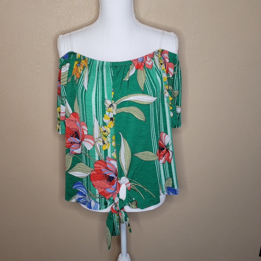 🌺 Off the shoulder floral top